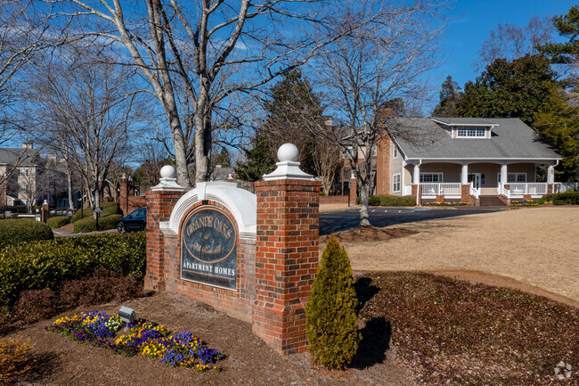 Building Photo - Grande Oaks at Old Roswell Apartment Homes