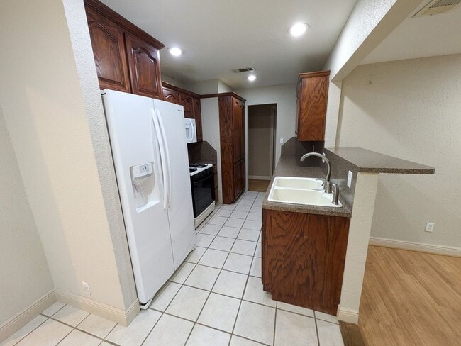 Photo - 5031 Simpson Ave