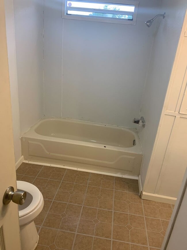 Photo - APPROVED SECTION 8 VOUCHERS ONLY! - 2 Bedr...