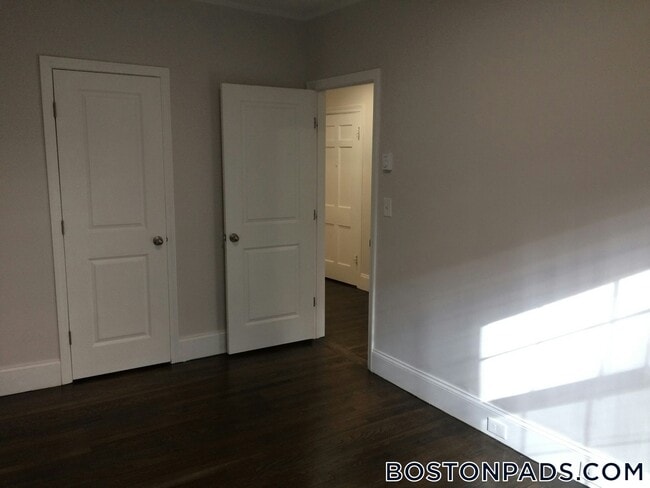 Building Photo - 52 Clearway St Rental