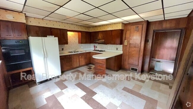 Building Photo - 121 Cutler St Rental