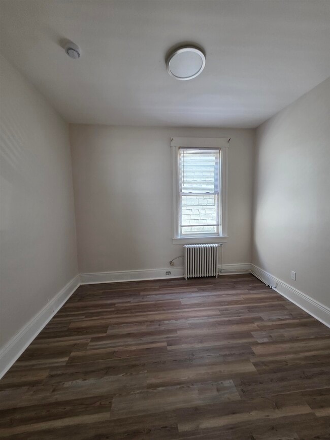 Photo - 26 W 20th St