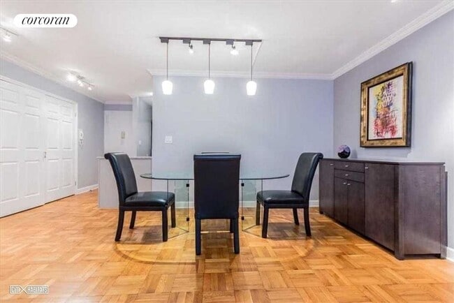 Photo - 139 E 33rd St