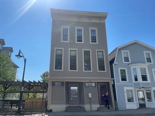 Building Photo - 145 Main St Unit 2 Rental