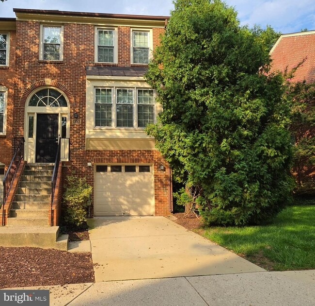 Building Photo - 1353 Templeton Pl