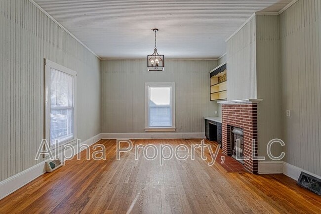 Photo - 678 N Liberty St