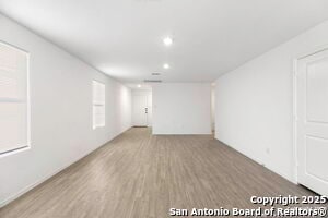 Photo - 9907 Jenny Grist