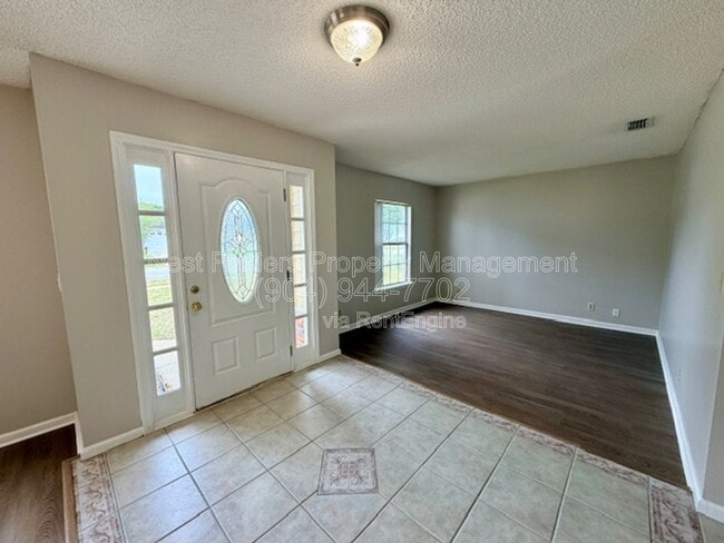 Photo - 2094 Forest Gate Dr W