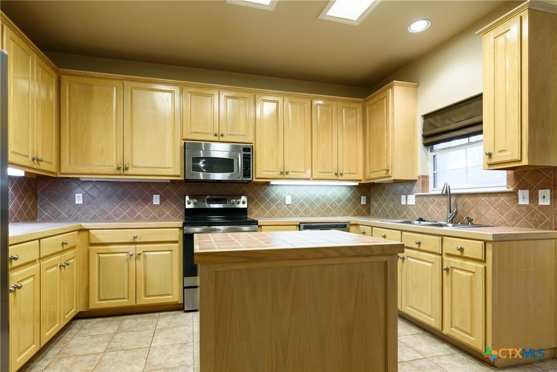Photo - 2610 Fairwood Dr