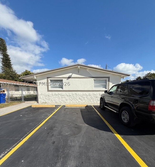 Building Photo - 15941 NE 18th Ct Unit 3