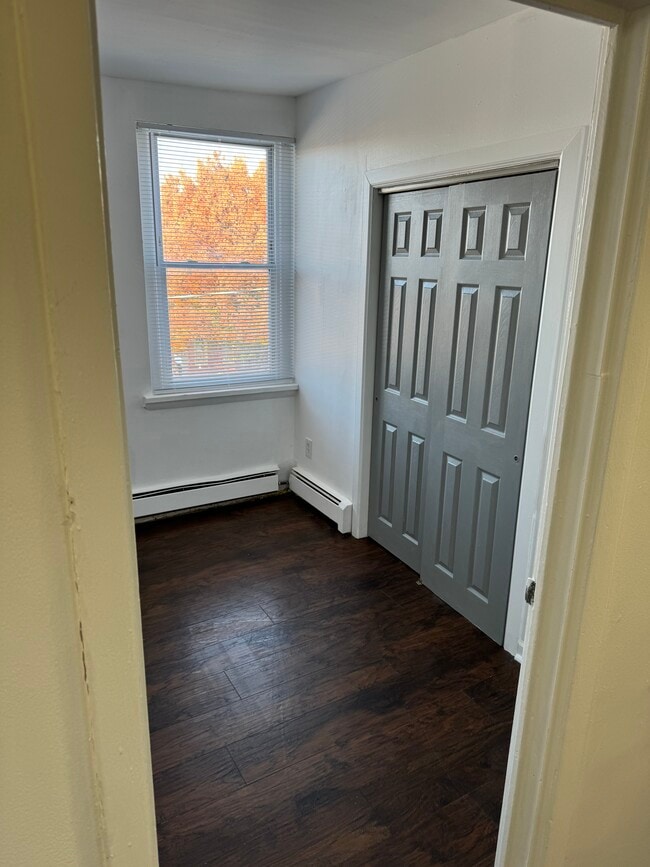 Building Photo - 424 E Girard Ave Unit 3rdFL
