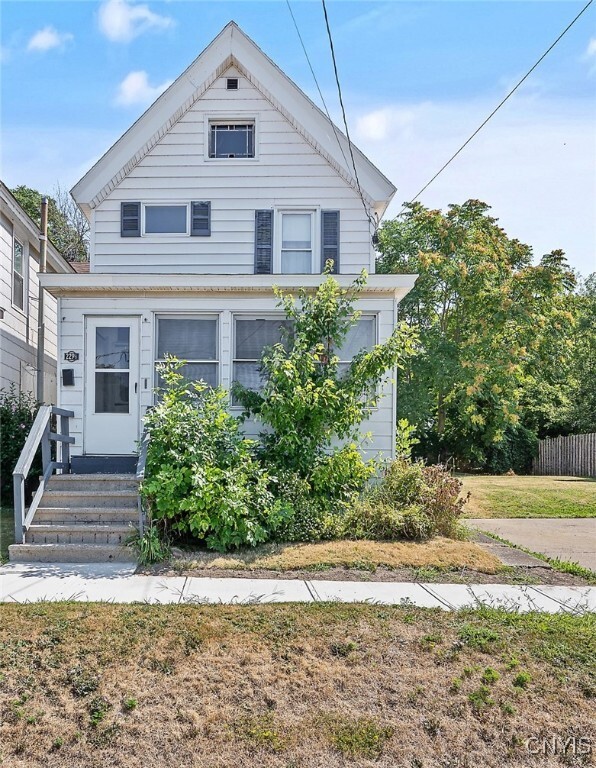 Building Photo - 229 1/2 E 2nd St Rental