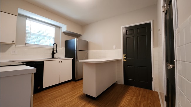 Building Photo - 7752 Kingsbury Blvd Unit 2 Rental