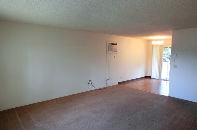 Photo - Great centrally located apartment!