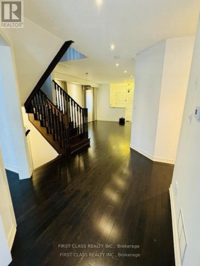 Photo - 239 Dalgleish Garden