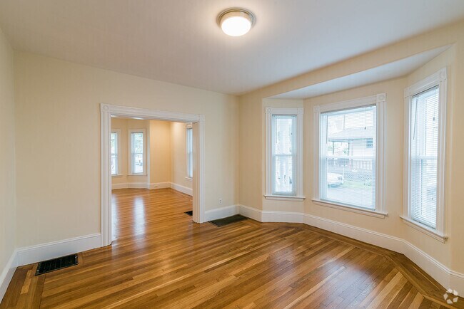 Building Photo - 58 Saunders St Rental