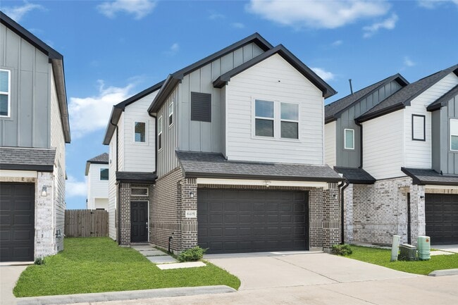 Building Photo - 6405 Leopold Star Ln