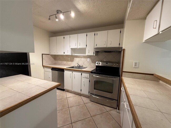 Photo - 20760 NE 4th Ct Condo Unit 202