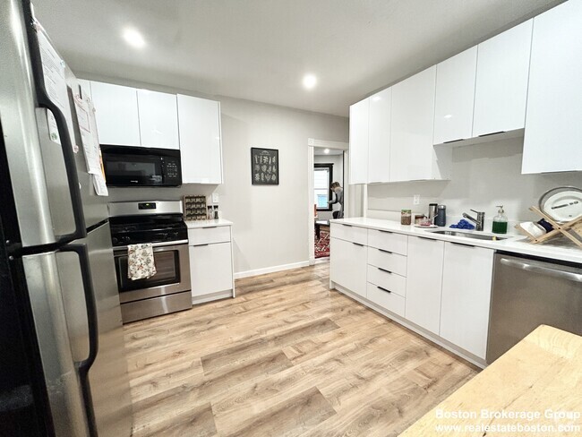 Building Photo - 33 Sudan St Unit #1 Rental