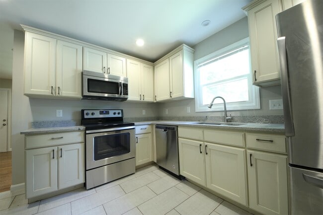 Photo - 4736 Monmouth Dr