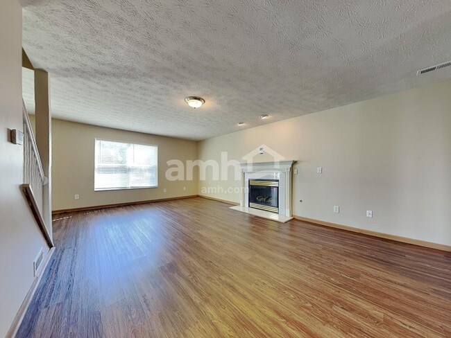 Photo - 940 Fox Croft Pl