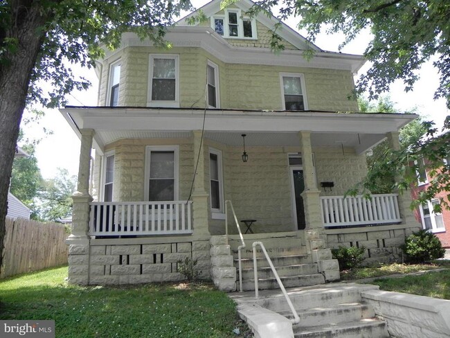 Photo - 553 -1/2 N Loudoun St House
