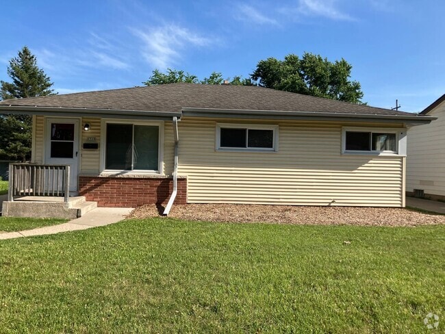 Building Photo - Single Family 3 Bedroom Home