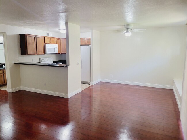 Photo - COMING SOON *Great 3 Bedroom Condo in Lakes Area* Unit #3 #178