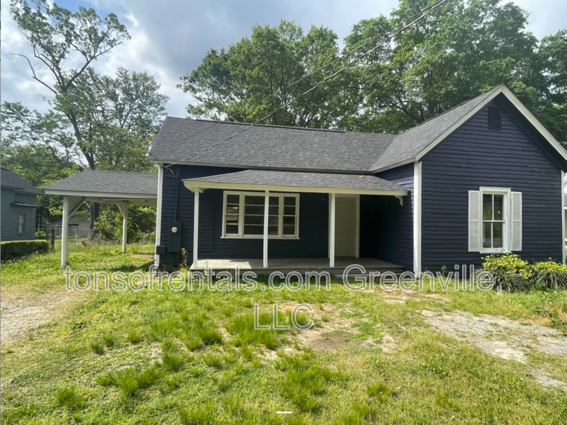 Photo - 573 Saxon Ave