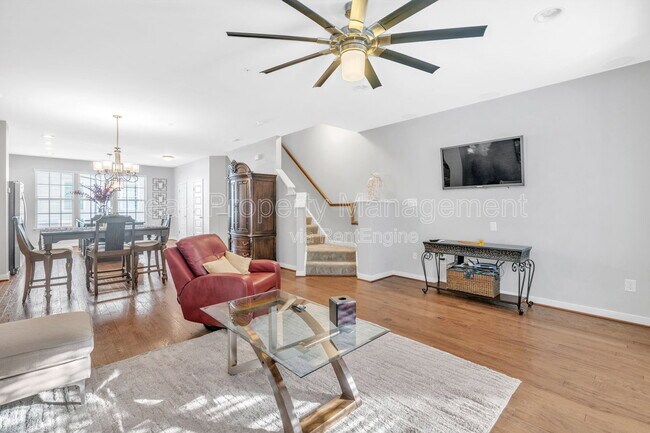 Photo - 4951 Old Main St