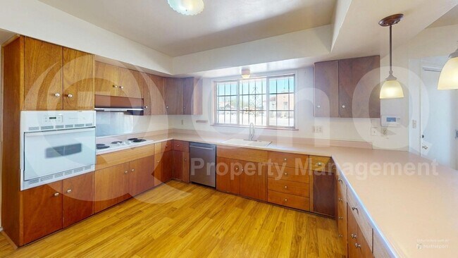 Photo - 1590 E Hampton St