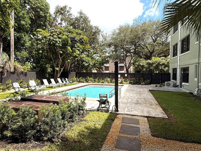 Photo - 2000 Jefferson St Unit 18