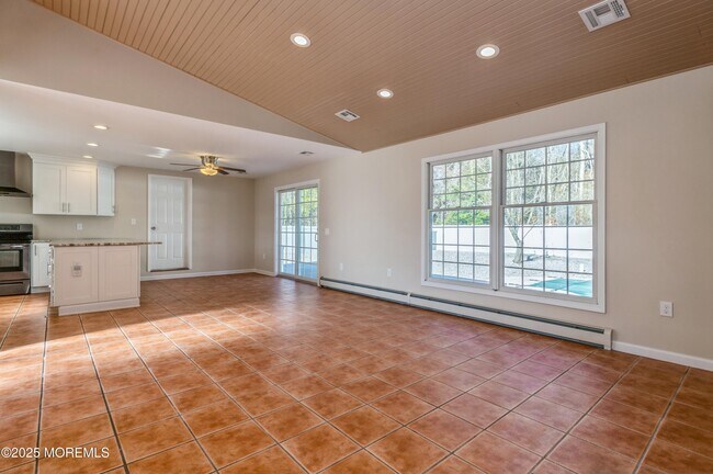 Photo - 59 Harbor Inn Rd