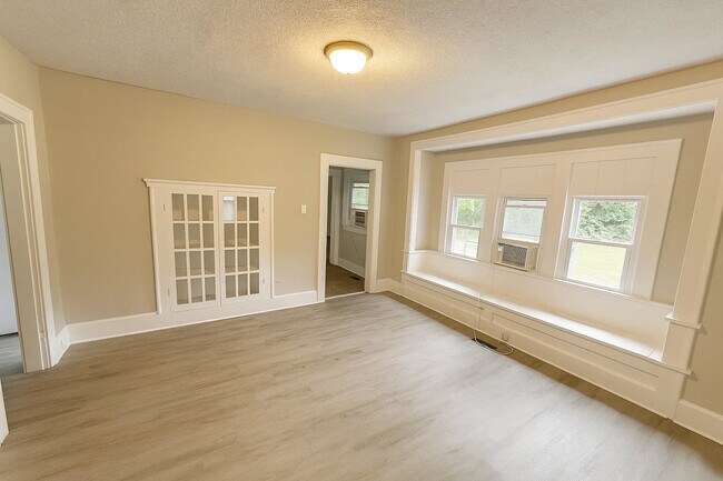 Photo - 1302 Lindley Ave