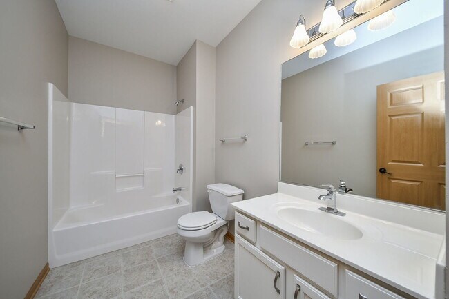 Photo - 385 Delnor Glen Dr