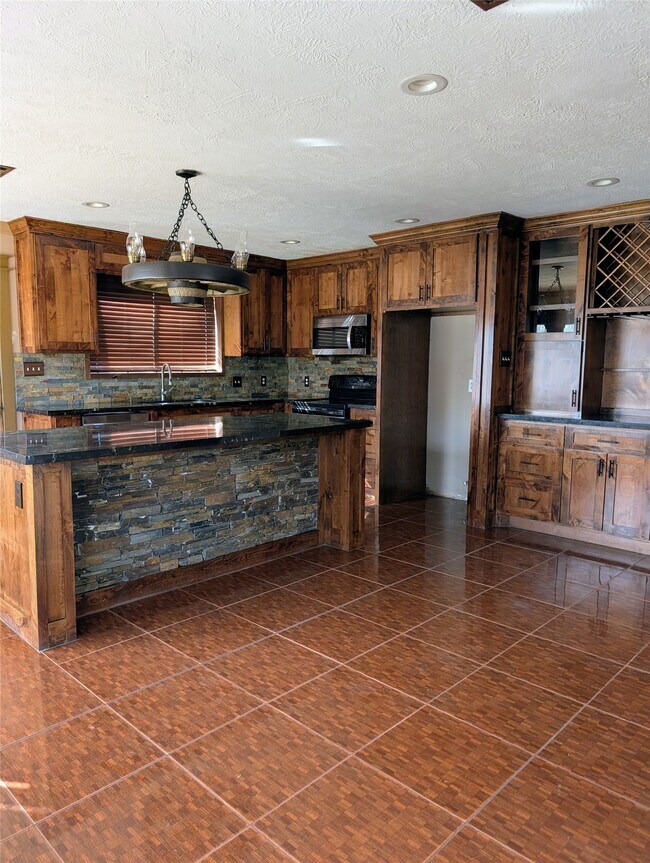 Photo - 807 Poppets Way