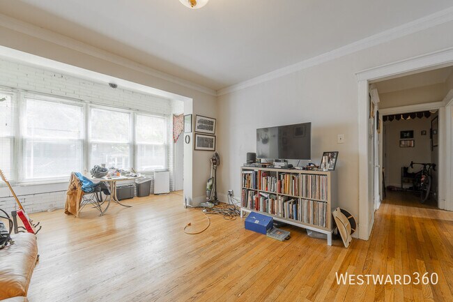 Photo - 1406 W Farragut Ave Unit #1