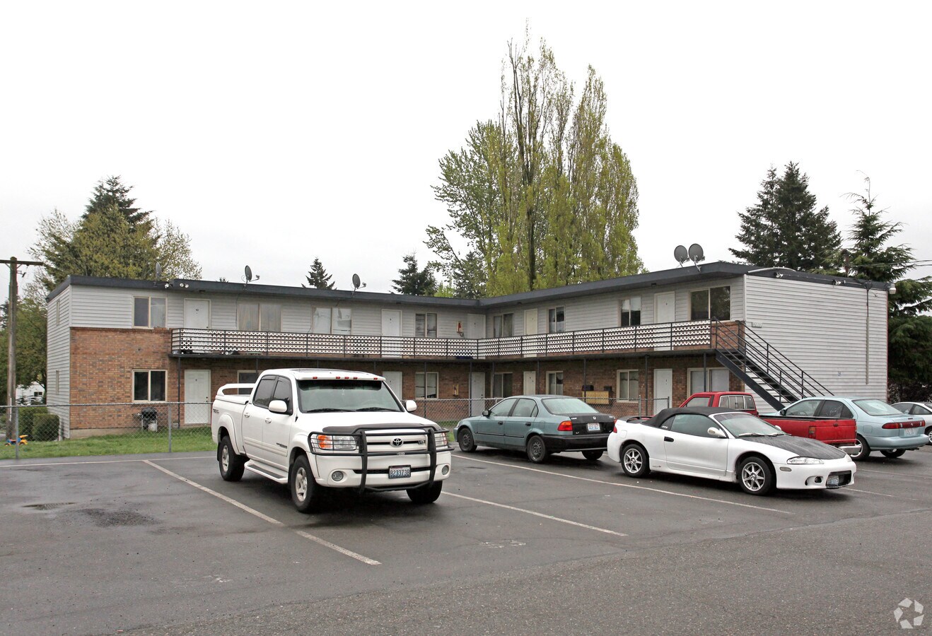 Photo - Angle Crest Apartments