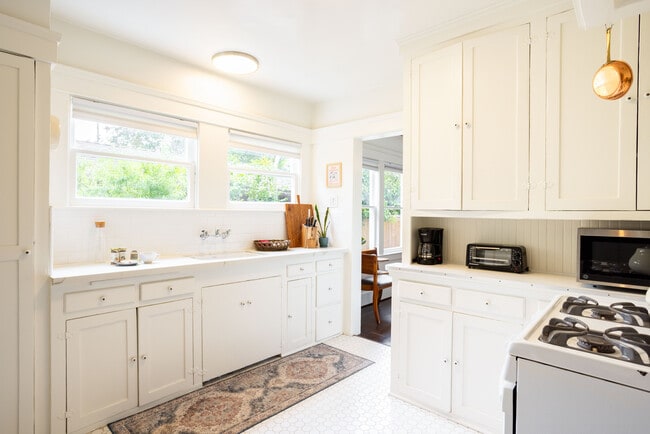 Kitchen - 810 Crestmoore Pl Unidad 1