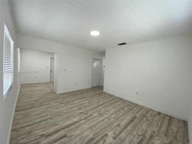Photo - 44 NW 44th St Unidad 44