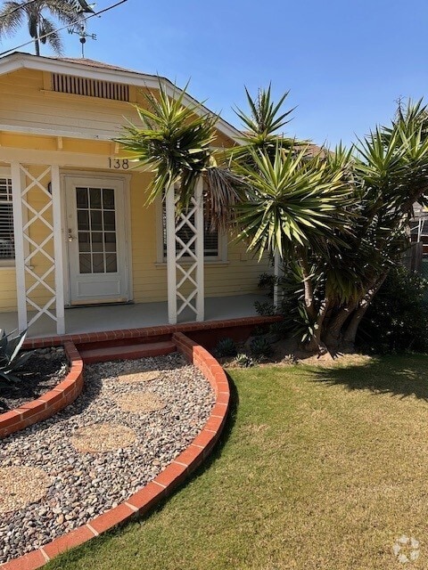 Front door - 138 W Glaucus St Rental