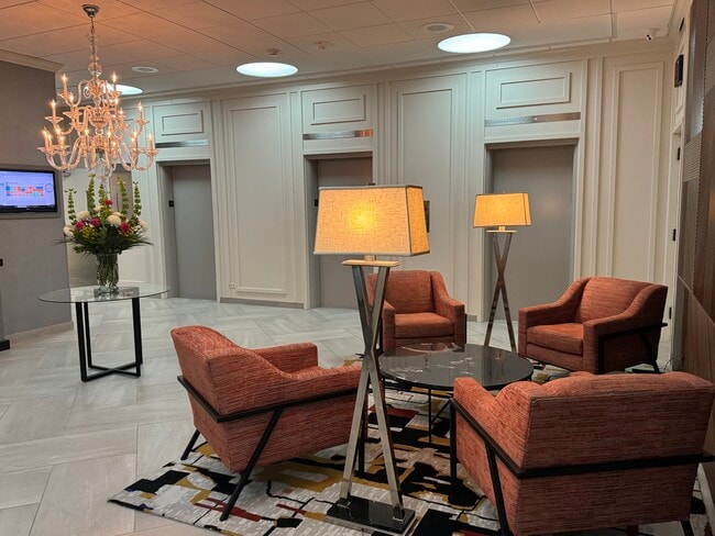 Foyer - 4466 W Pine Blvd Unit 4G