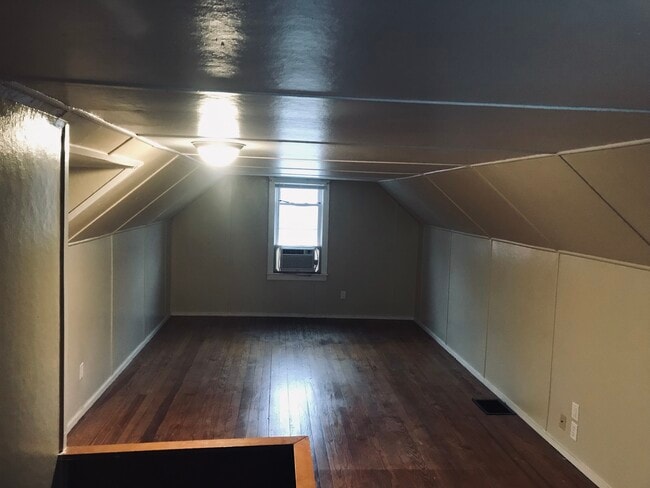 Photo - 1640 Rosemont Blvd