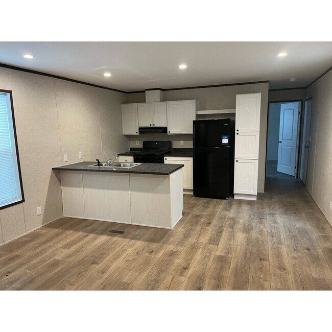 Building Photo - 3120 W Chain of Rocks Rd Rental