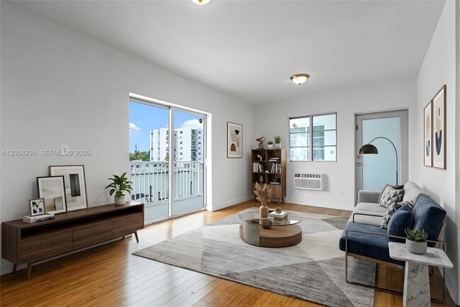 Building Photo - 7950 Tatum Waterway Dr Unit N20