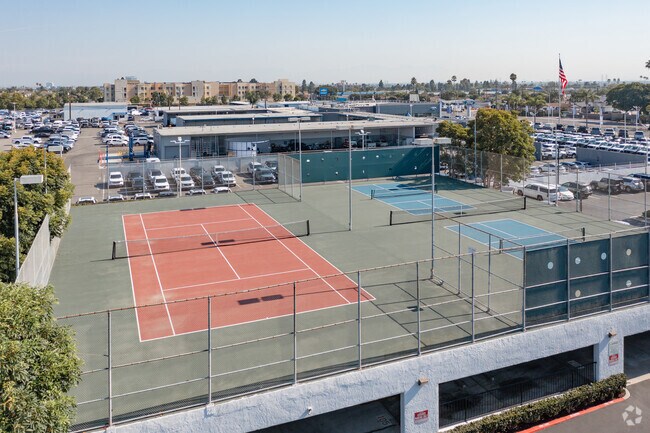 Pickleball and Tennis Courts