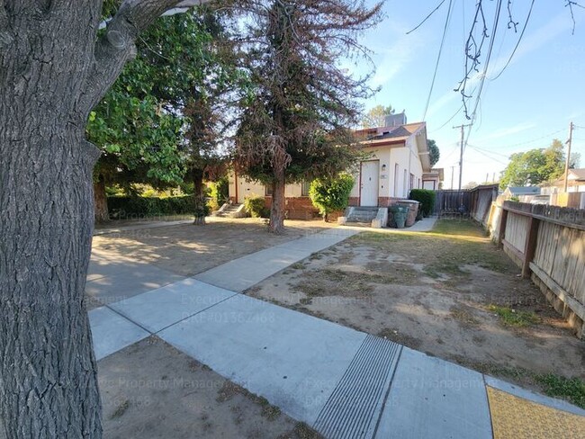 Move in ready. 3 bedrooms/ 1.5 bath, yard,... - Move in ready. 3 bedrooms/ 1.5 bath, yard,... Townhome