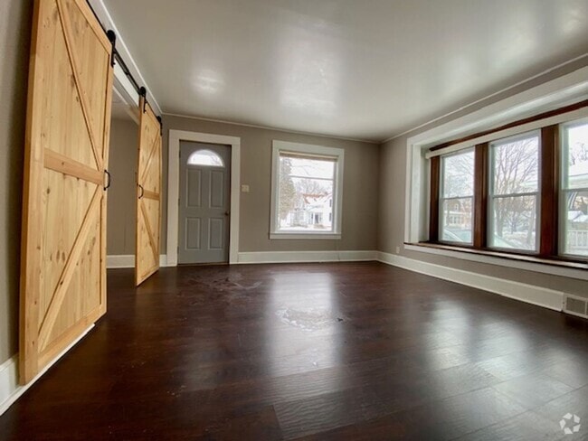 Building Photo - 714 4th St Rental
