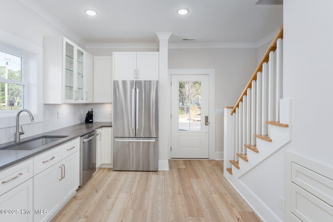 Photo - 112 Seagate Pl
