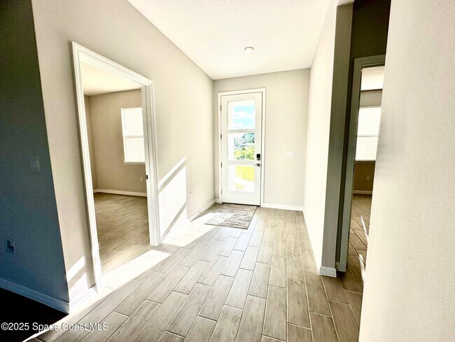 Photo - 1326 Seeley Cir NW